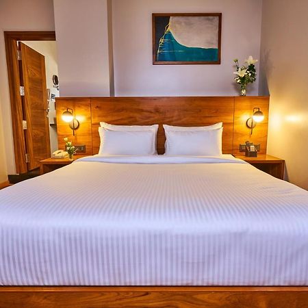 Visthara Hotel Bangalore Buitenkant foto