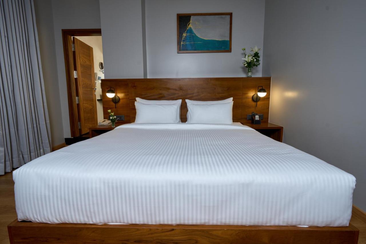 Visthara Hotel Bangalore Buitenkant foto